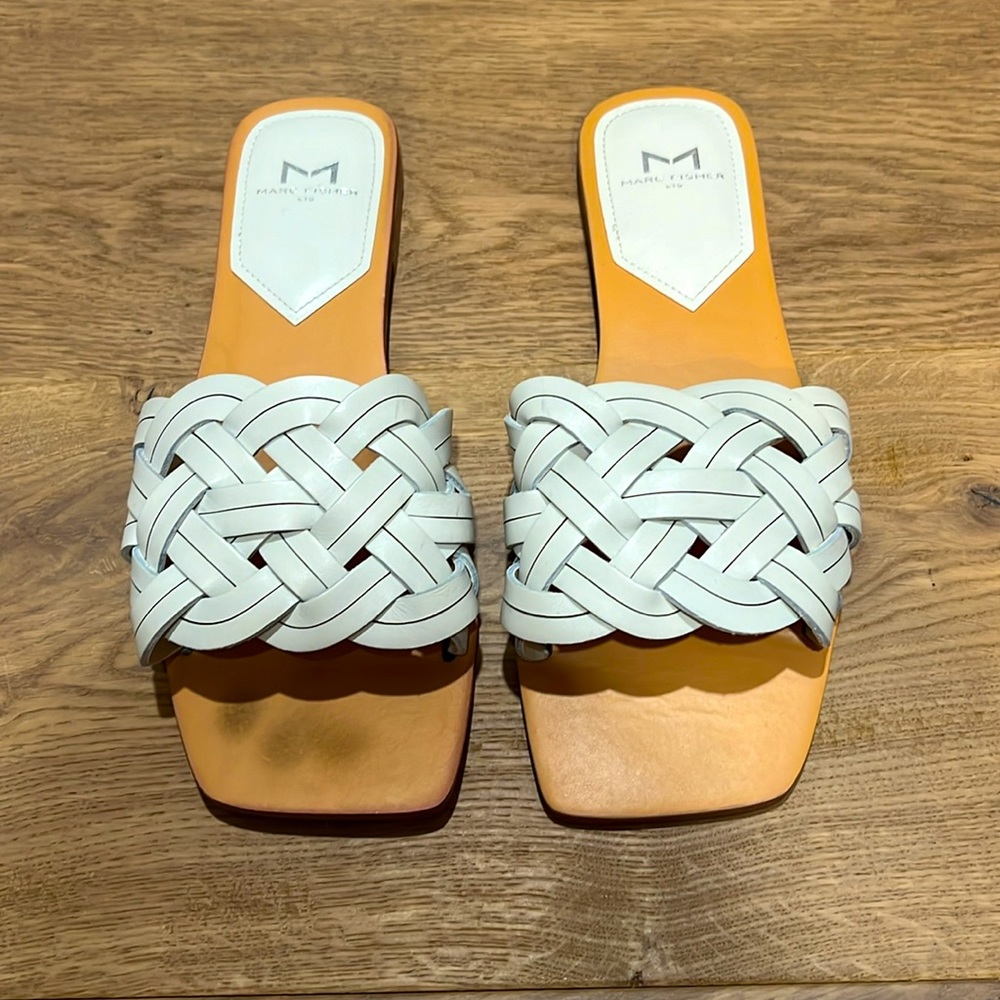 Marc Fisher Women’s Sz 8 White Sandals
